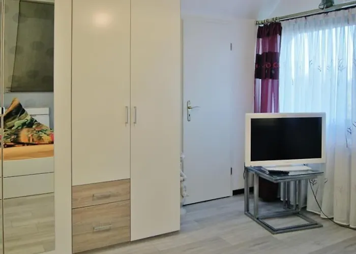 Schoene Im Haus Sonnengarten Mit Wlan Und Parkplatz In Achim Bei Bremen Appartement Uphusen